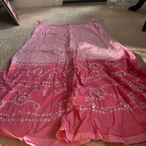 Eclectic pink skirt with sequined patterns